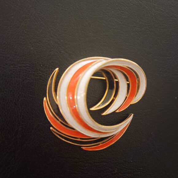 CROWN TRIFARI 60s Mad Men Mod Era Enamel SWIRL Brooch Pin & Earrings Set MINT - Picture 2 of 6